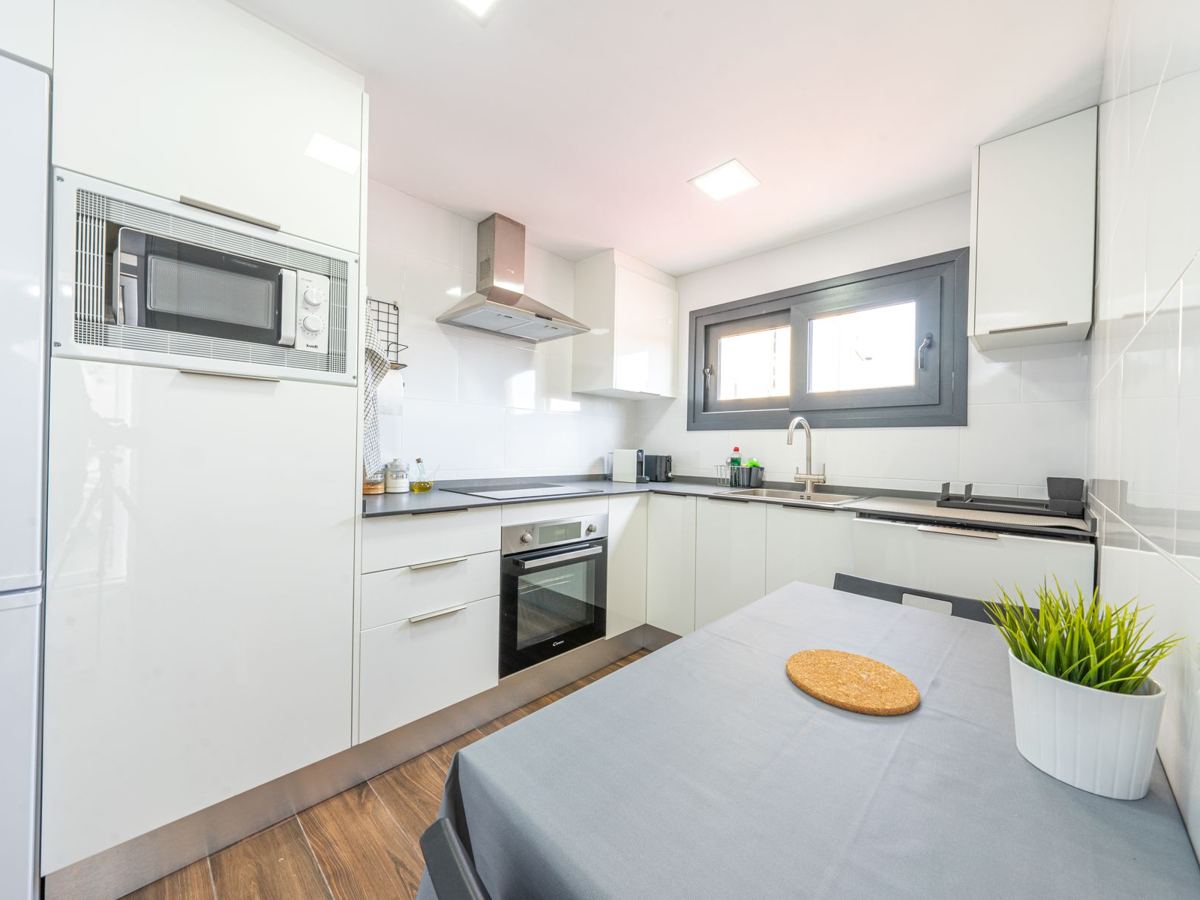 Cocina-comedor de piso compartido para estudiantes en Reus